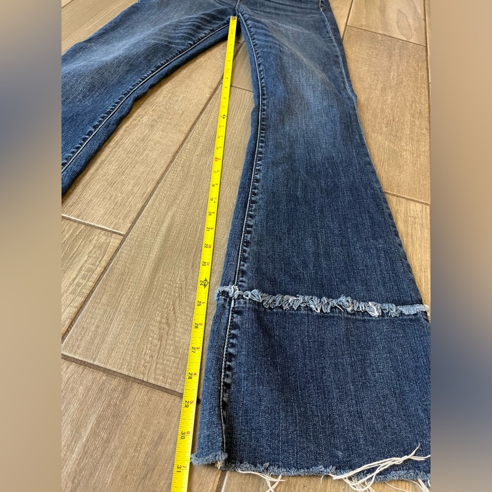 Miss Me jeans high rise, flare leg, double fray hem size 26x31 EC - Picture 2 of 10